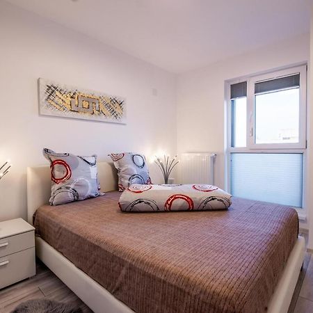 Luxury Westpark 2 Presidentialsuite With Lake View W4 บูคาเรสต์ ภายนอก รูปภาพ